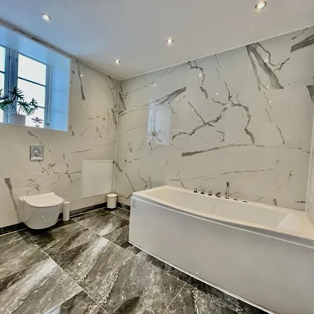 Aday - Luxurious 3 Bedroom - Modern Living Lejlighed *