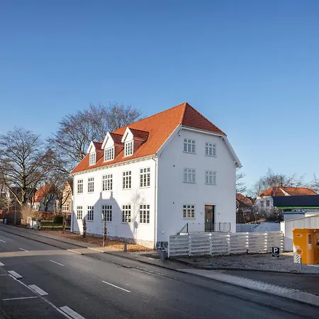 Aday - Luxurious 3 Bedroom - Modern Living *