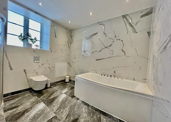 Aday - Luxurious 3 Bedroom - Modern Living Lejlighed *